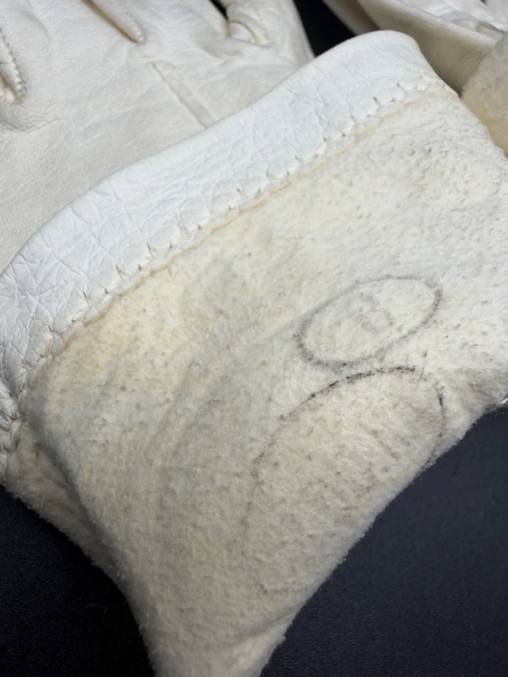 Vintage Off White Leather Ladies Driving Gloves Wrist Gloves, Accessories